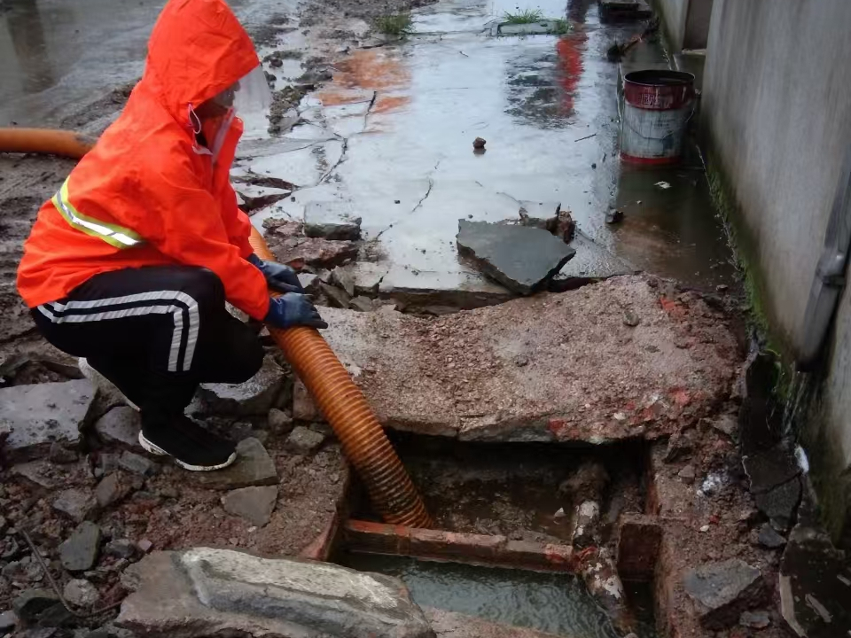 费县专业清理污水池 炜誉市政以规范流程守护城市 “肠道”